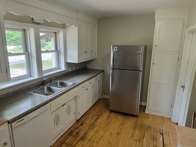 19101 Delton Ave — Photo 24