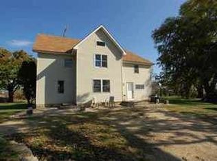 1215 Greenway Rd, Columbus, WI 53925