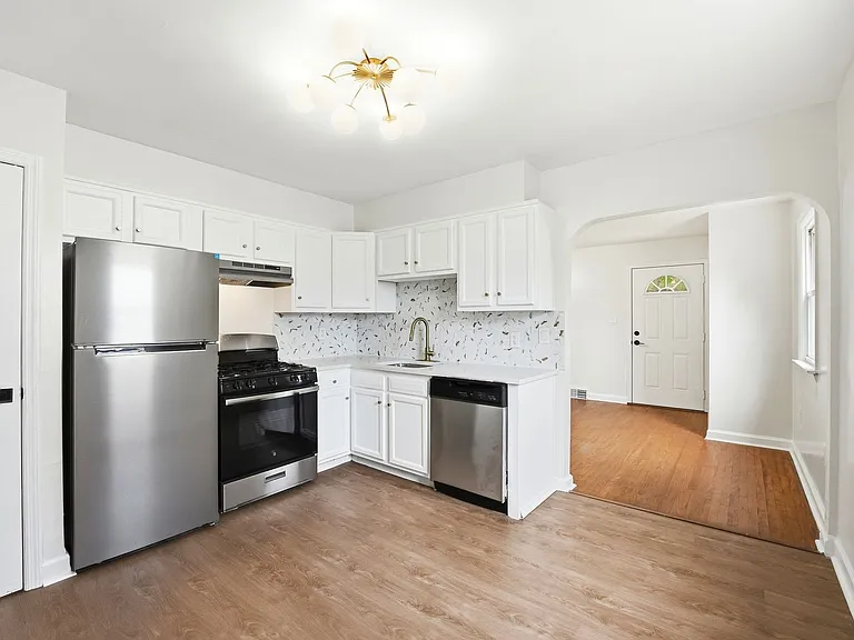 120 Webster Ave — Photo 3