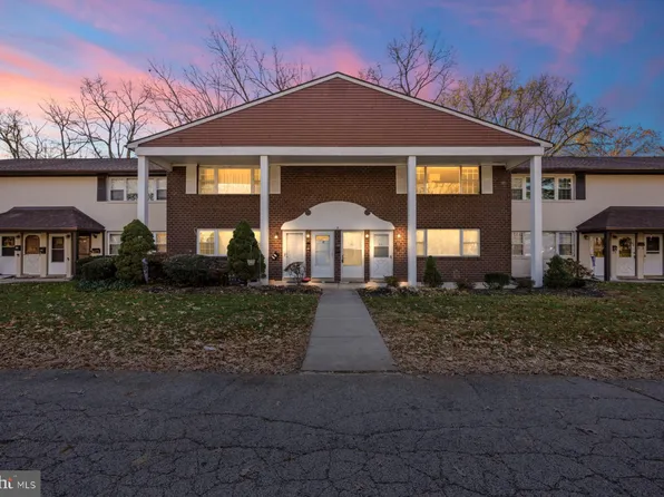 810 N Forklanding Rd Unit 212, Maple Shade, NJ 08052