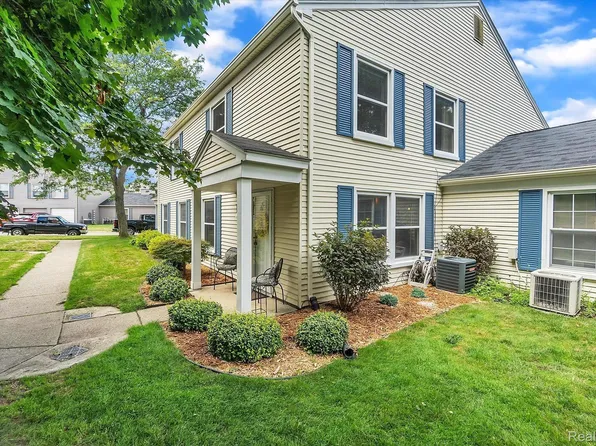 2993 Maplewood Ct, Orion, MI 48360