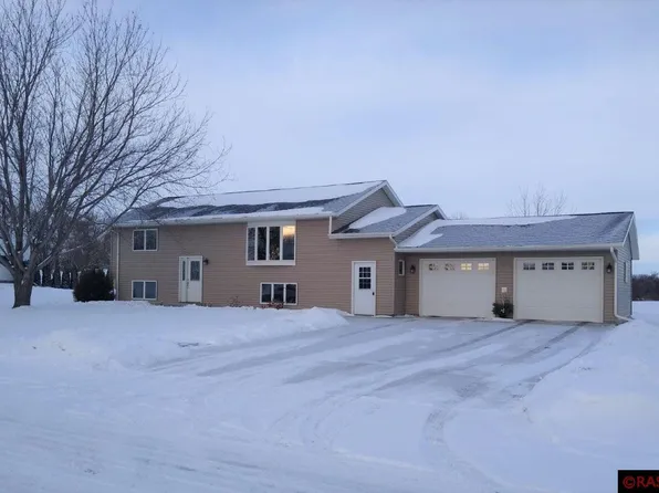 908 3rd Ave NE, Sleepy Eye, MN 56085