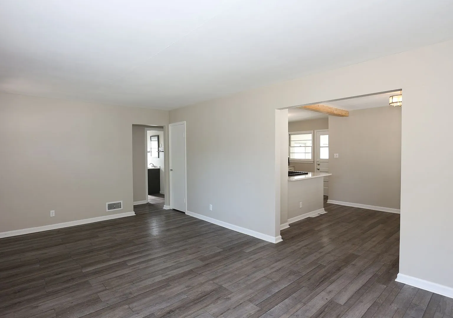 Spacious Broad Ripple 2 Bedroom Home! — Photo 4