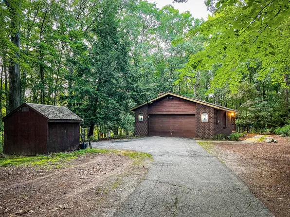 1925 Holliday Dr SW, Wyoming, MI 49519