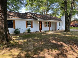 10 Vernon St, Hooks, TX 75561