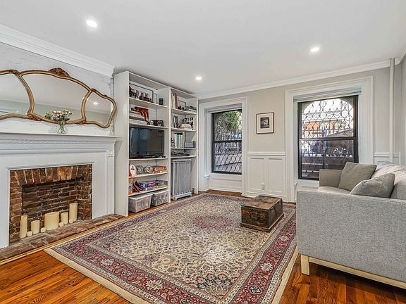 4th image of 580 Henry St #B