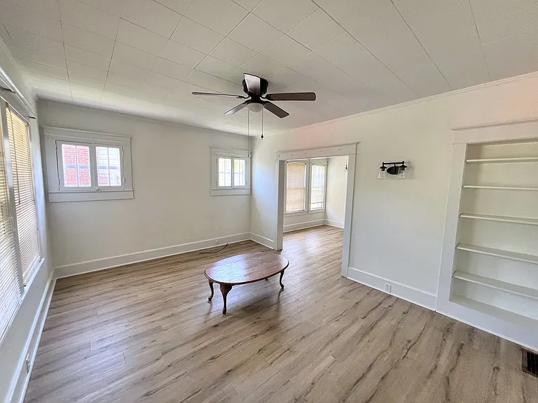 735 Prospect St — Photo 2