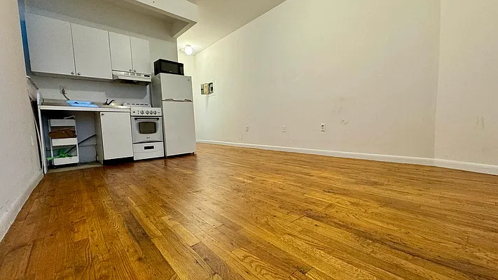 Rented by HOLTON REAL ESTATE INC. | media 1