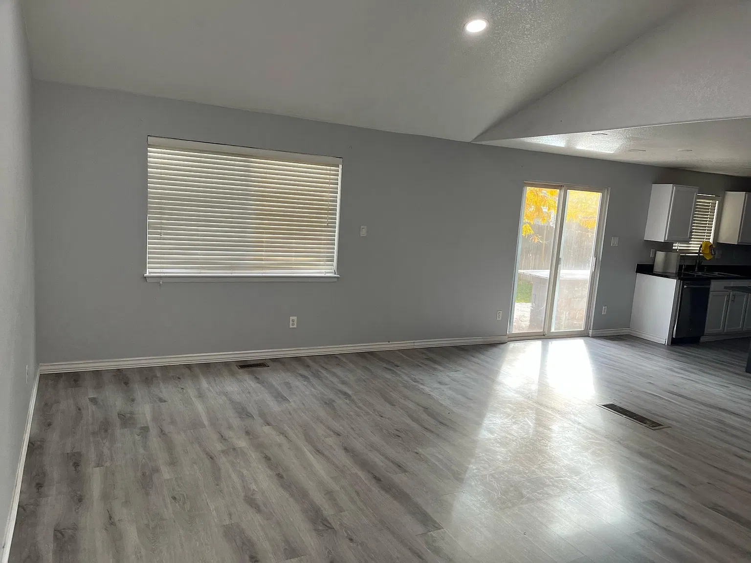 3 bed, 2.5 bath, 1644 sqft, $2,750 — Photo 4