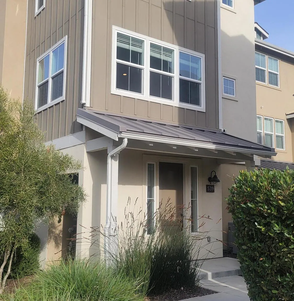 2 bed, 2.5 bath, 1347 sqft, $3,300 — Photo 1