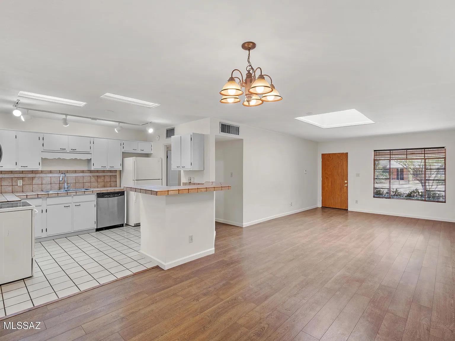 3 bed, 1302 sqft, $1,750 — Photo 3