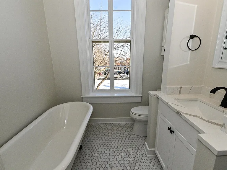 408 S 3rd St — Photo 10