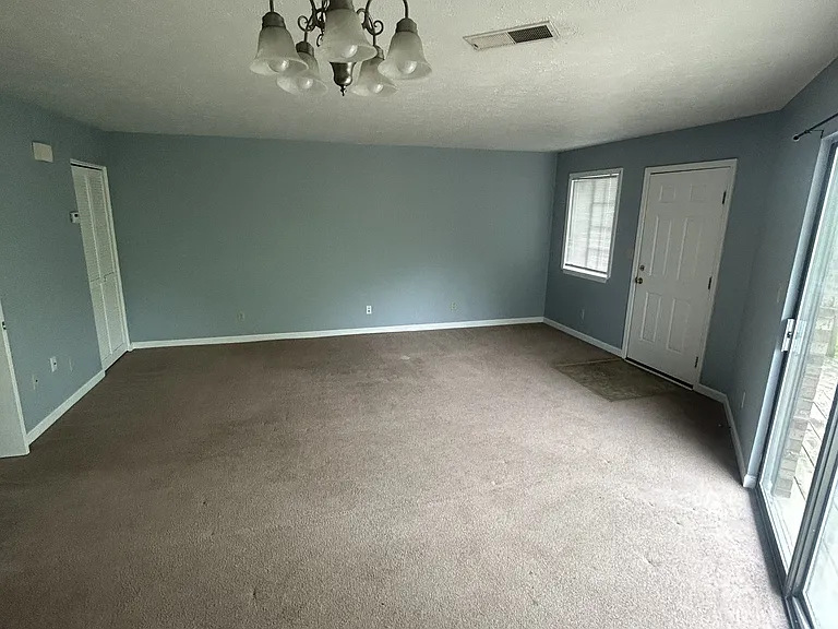 392 Shelby Ave — Photo 9
