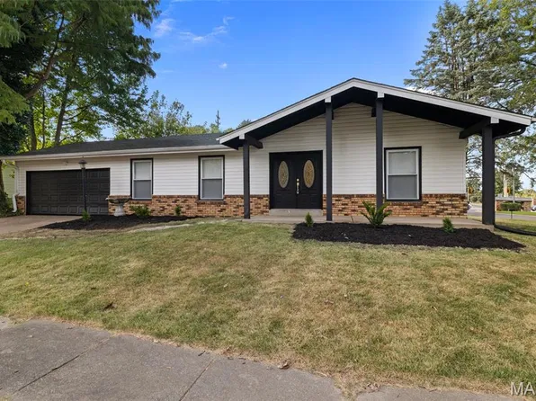 5891 Sir Edward Ln, Florissant, MO 63033