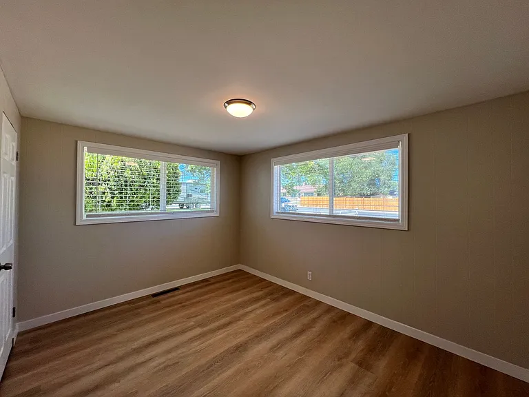 324 N Central Dr — Photo 18