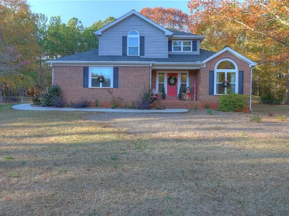 300 Carnation Dr, Social Circle, GA 30025