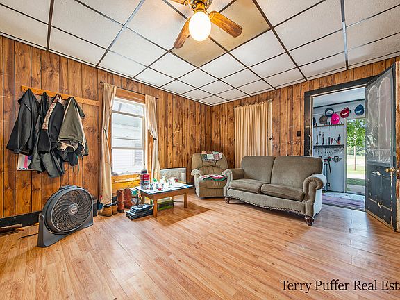 5th image of 204 E Willow St