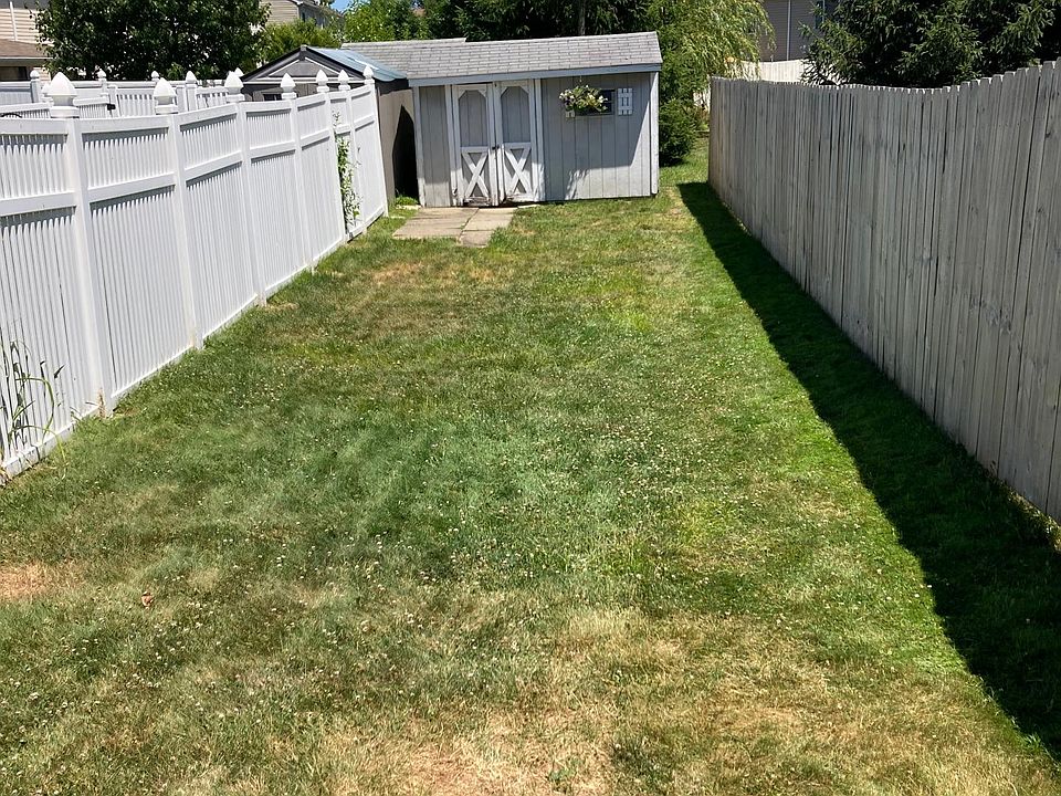 1st image of 320 Garden Hill Dr
