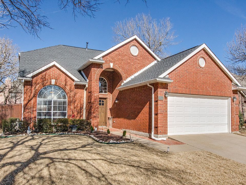 1st image of 704 Oak Hollow Ln