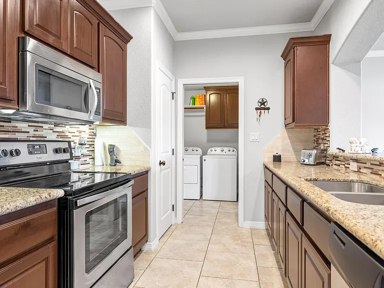 1430 Crescent Ridge Dr — Photo 18