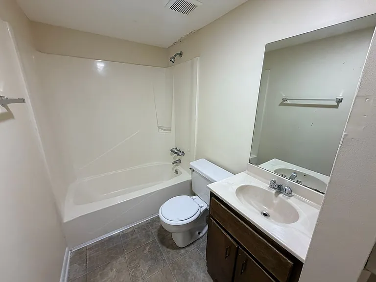 Chimney Creek Apartments — Photo 47