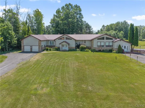 17 Oneida River Rd, Pennellville, NY 13132
