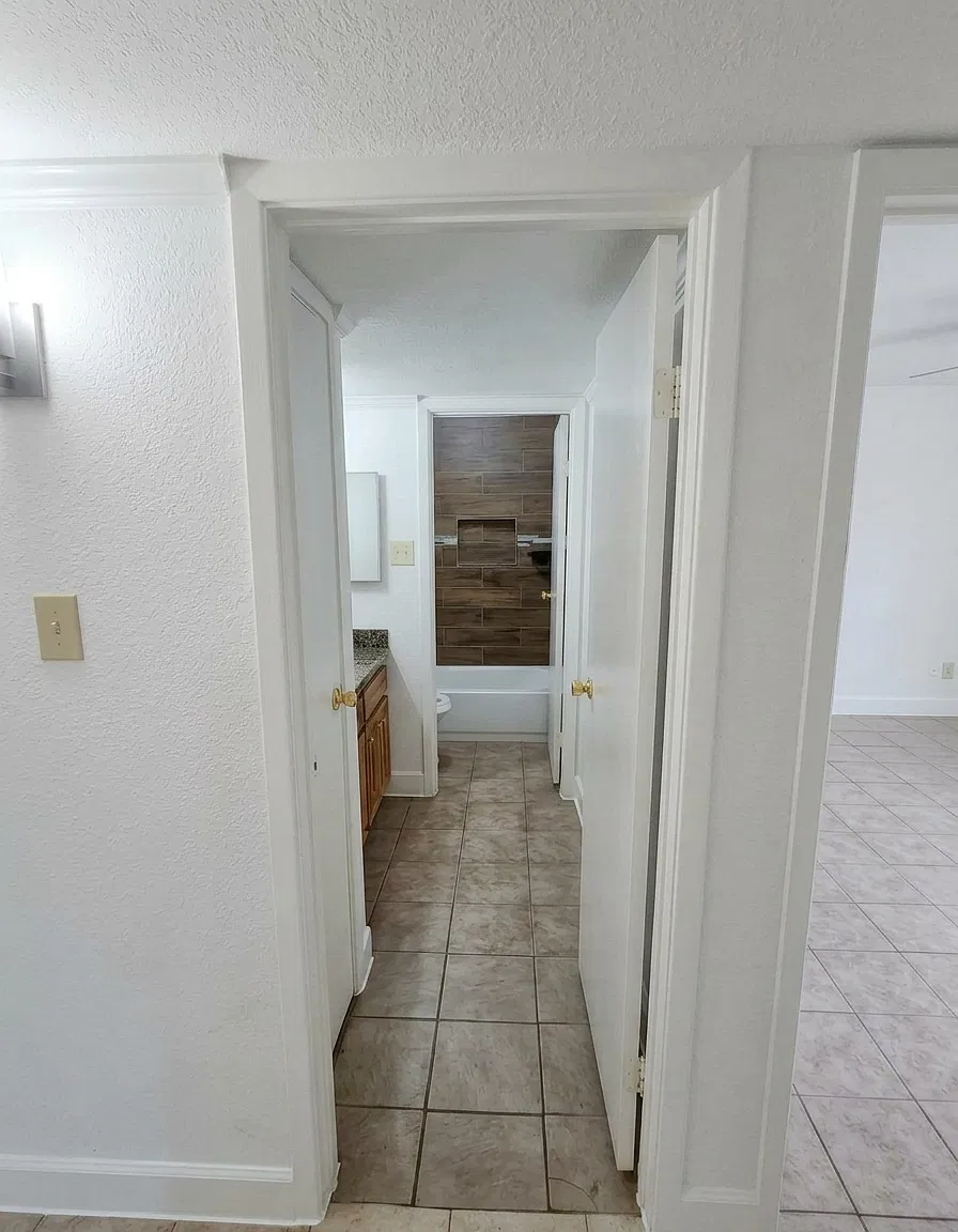 2 bed, 1002 sqft, $1,100 — Photo 1