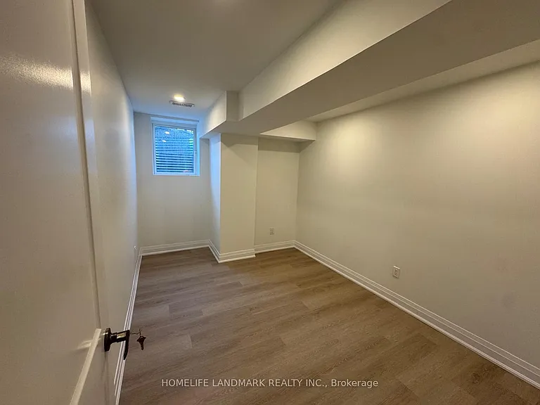 6 Kenneth Ross Bnd — Photo 13