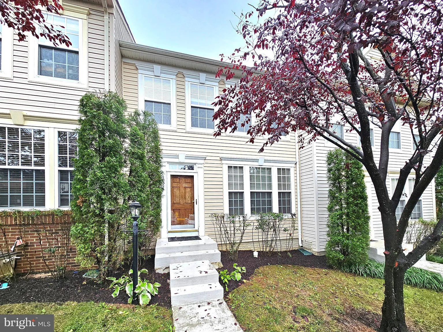 3 bed, 3.5 bath, 2006 sqft, $2,650 — Photo 1
