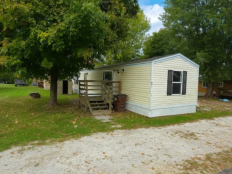 355 N East St — Photo 1