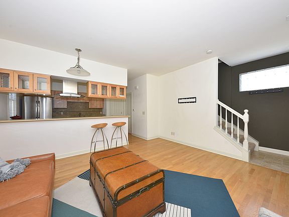 3rd image of 1150 E Kane Pl #1150