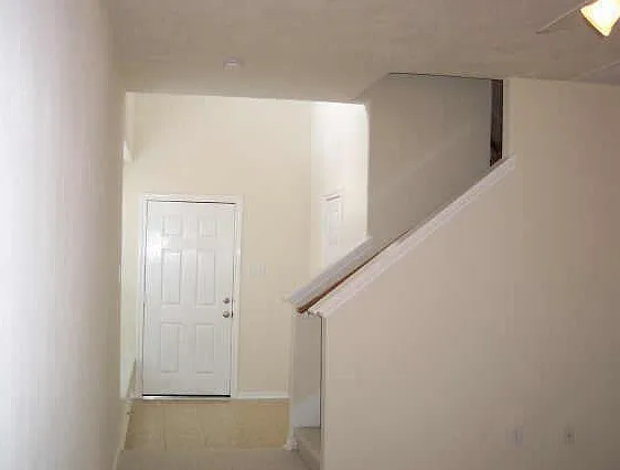 3 bed, 2.5 bath, 1632 sqft, $1,950 — Photo 2