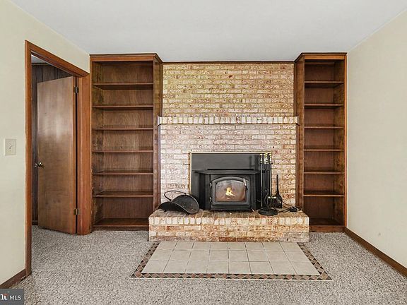 4th image of 1911 Mary Ln