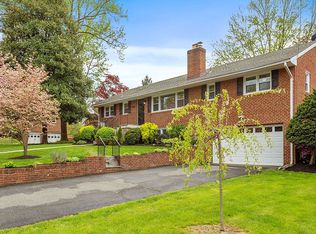 8906 Dogue Dr, Alexandria, VA 22309