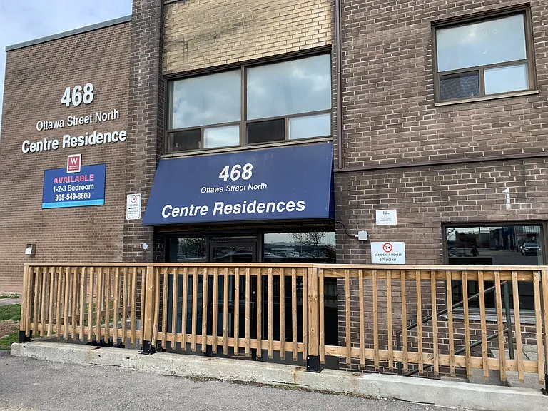 468 Ottawa St N — Photo 2