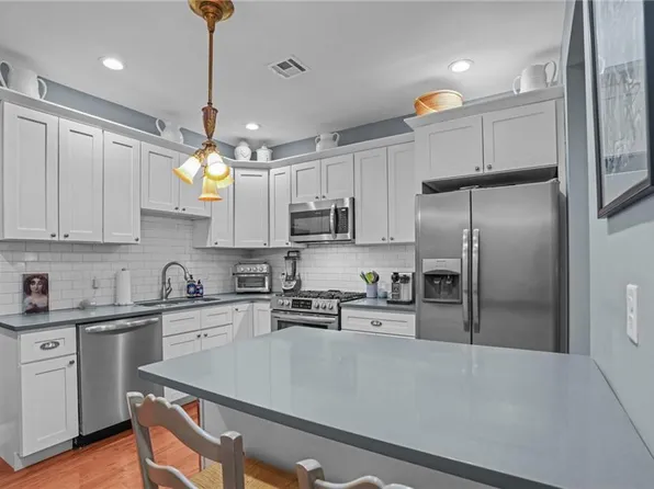 7 Mount Hope Ave #207, Providence, RI 02906