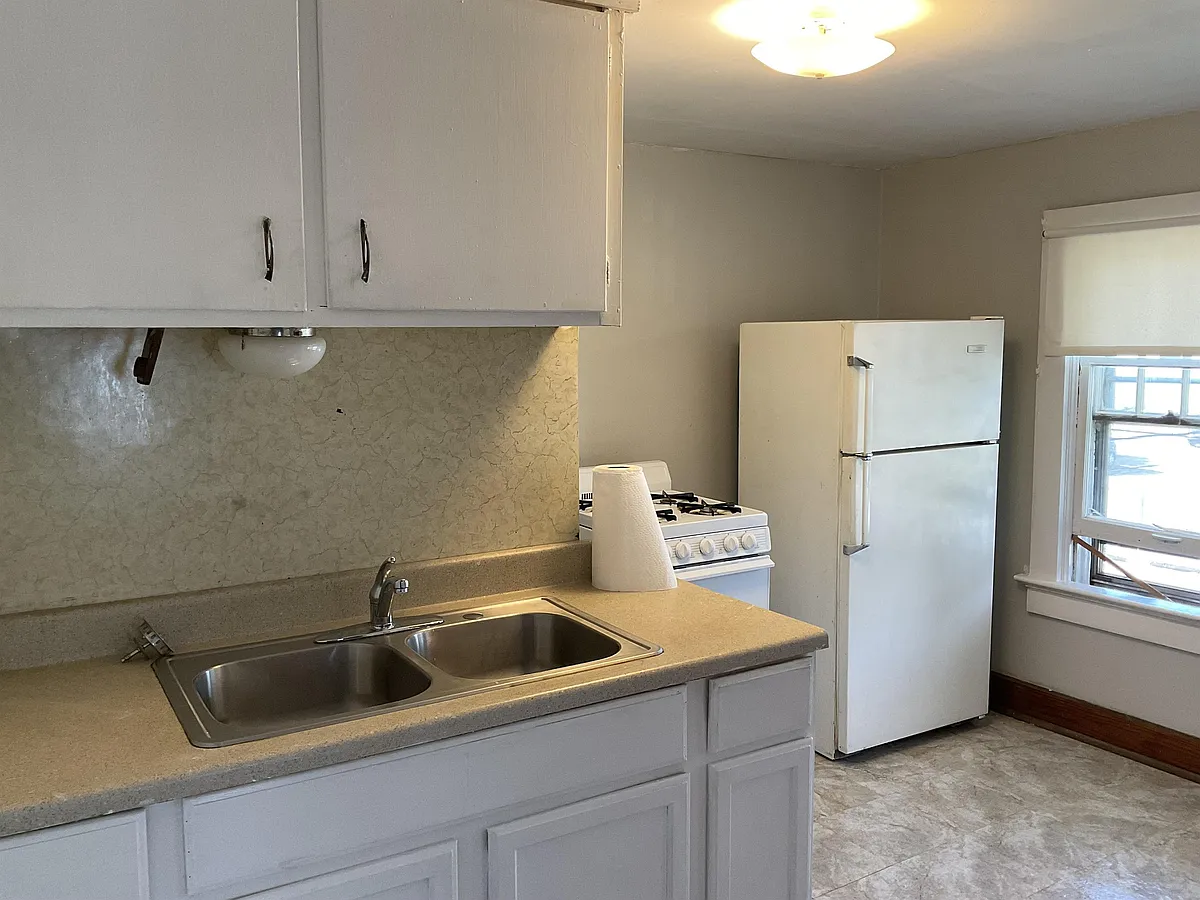 Building Photo - 1829 Hale Ave #2