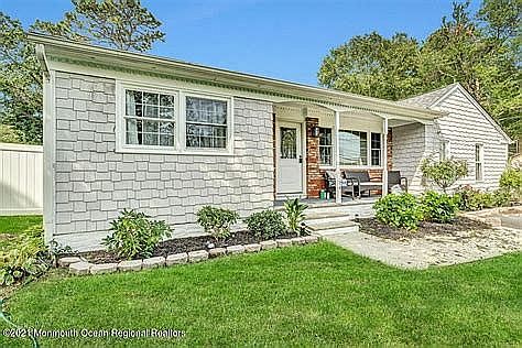 2nd image of 1174 Laurel Dr