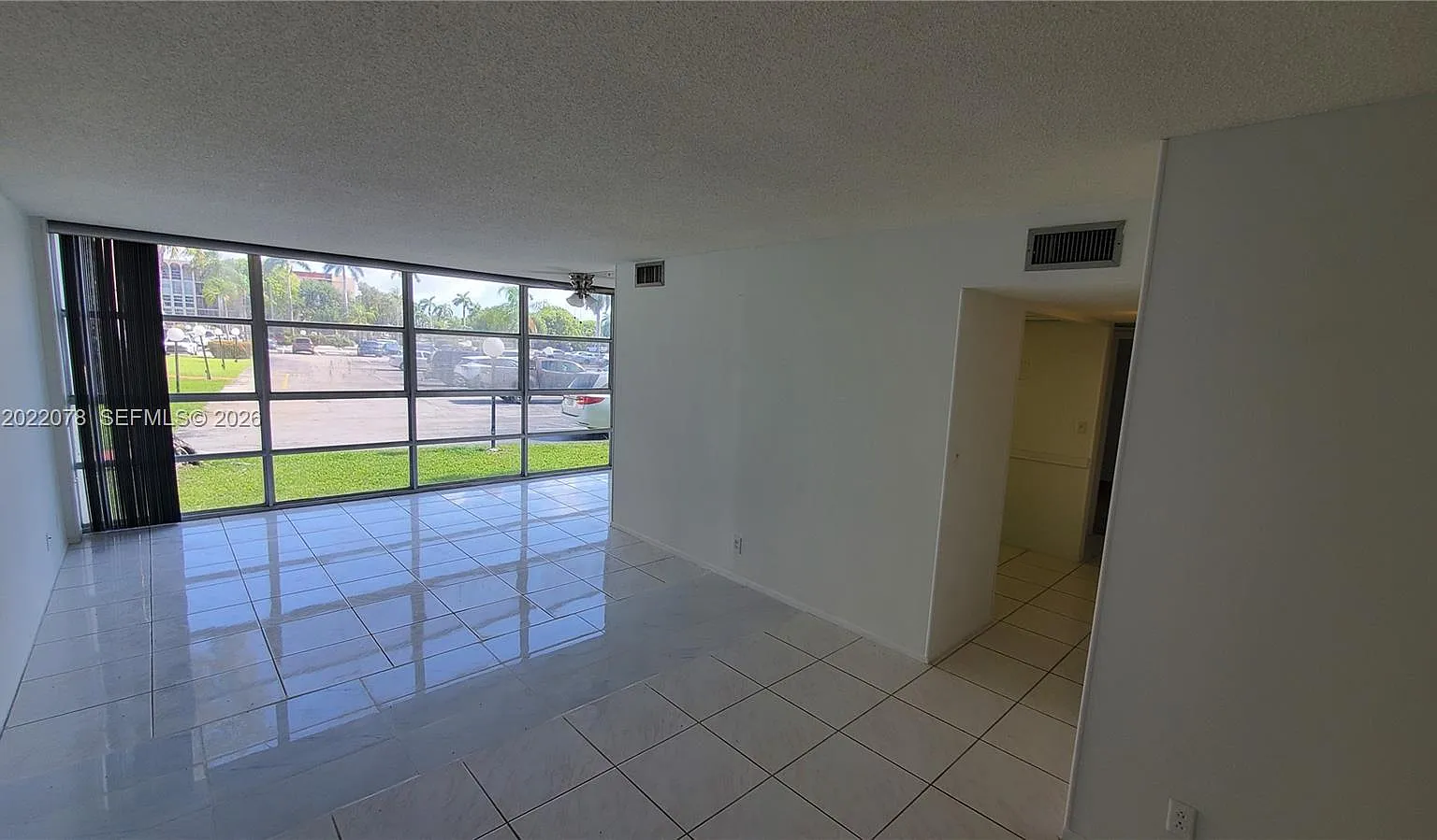 Desoto Park Condo — Photo 4