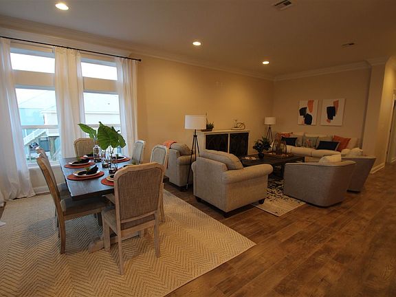 4th image of 23 Sandy Pointe Dr