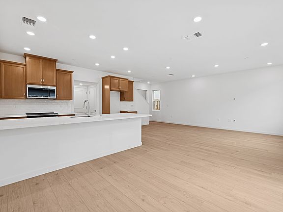 3420 Shaker Way
