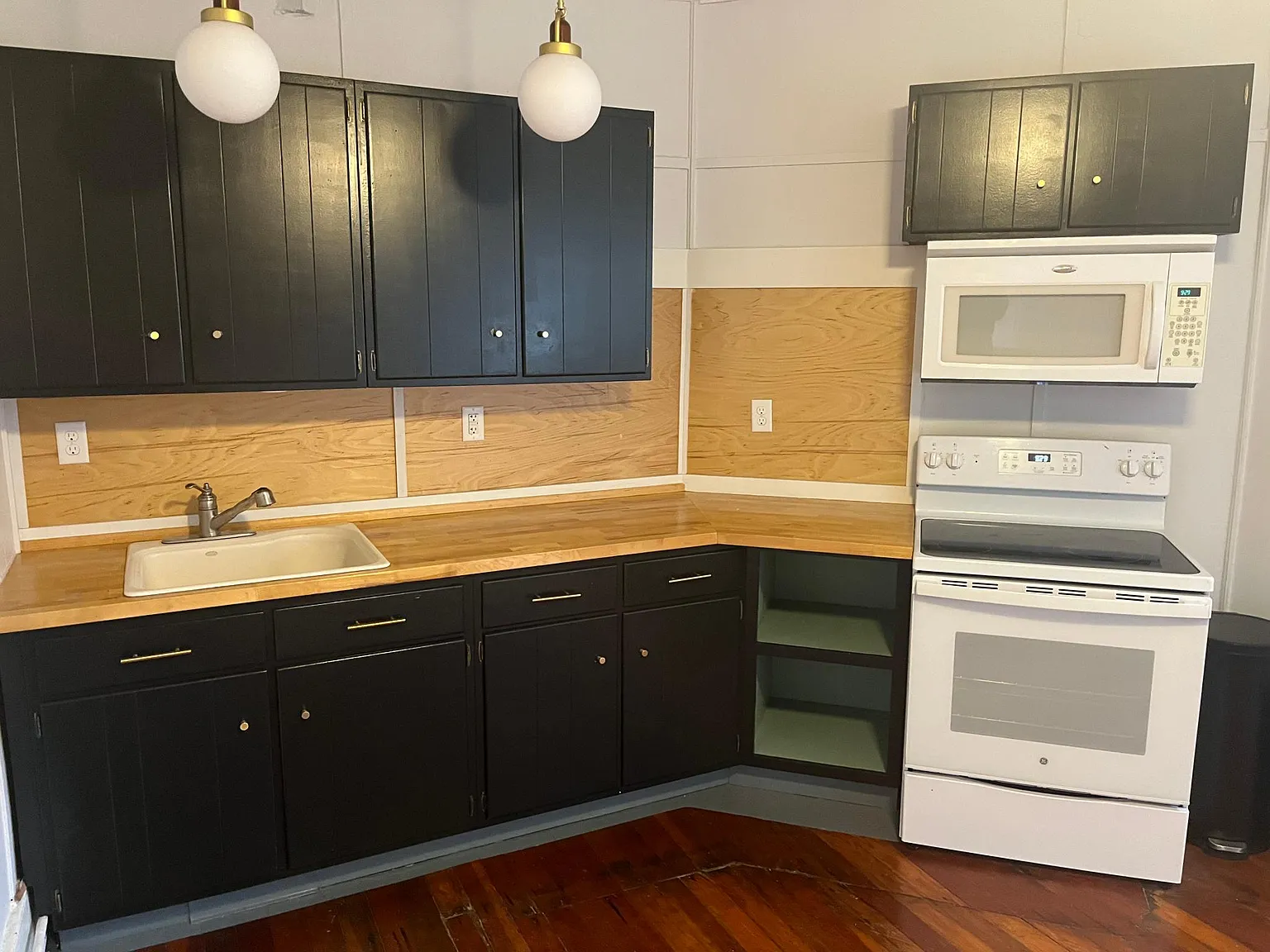 2 bed, 1000 sqft, $1,950 — Photo 3