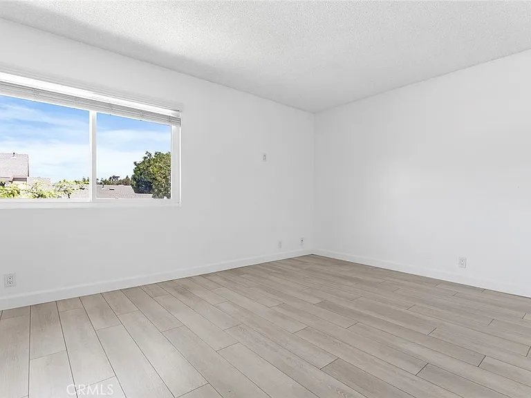 17 Hollowglen — Photo 11