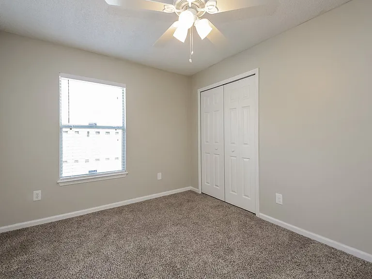 3230 Chantilly Ct — Photo 11