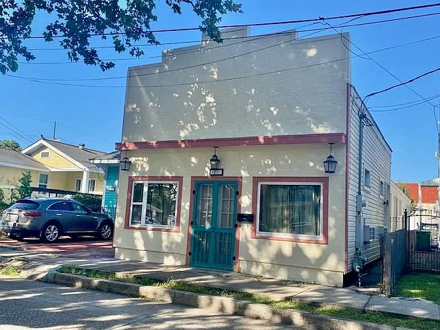 2 bed, 1.0 bath, 1354 sqft, $2,100 — Photo 1