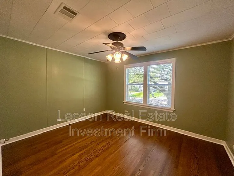 122 E Dalzell St — Photo 23