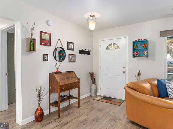 4th image of 475 Shadowbrook Cir