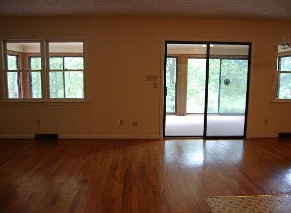 4th image of 3065 Skyway Dr