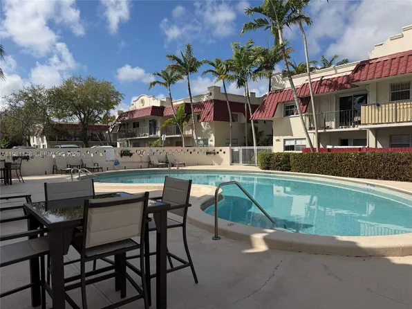 6709 N Kendall Dr APT 209, Pinecrest, FL 33156