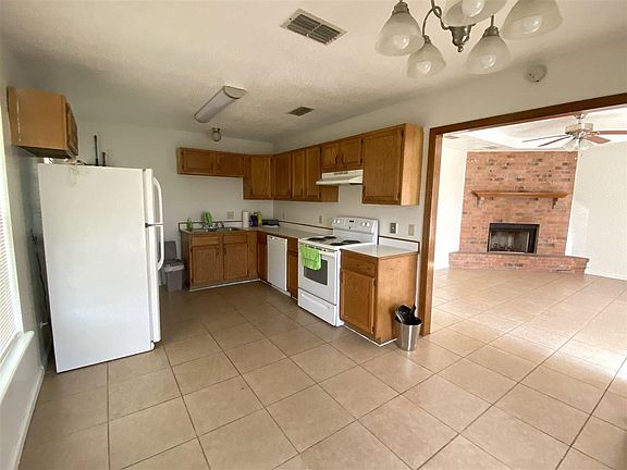 4th image of 231 Evelyn Ave